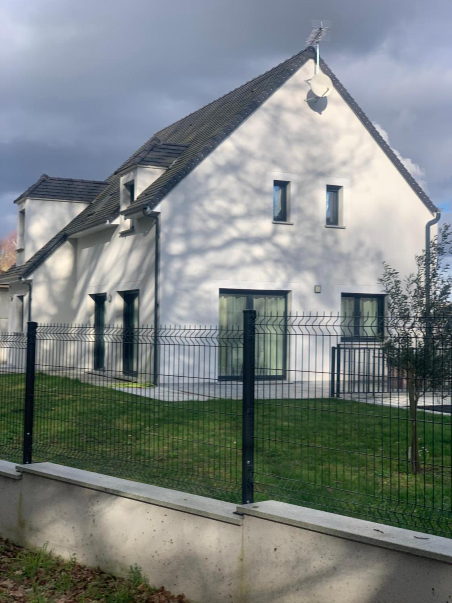 Maison Recente Tres Spacieuse Forges-les-Bains Exterior photo